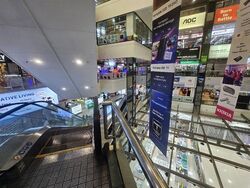 Sim Lim Square (D7), Shop House #556547661
